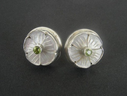 Abalone Flower Green Peridot Color Stone Sterling 925 Silver Pierced Earrings - Picture 4 of 4