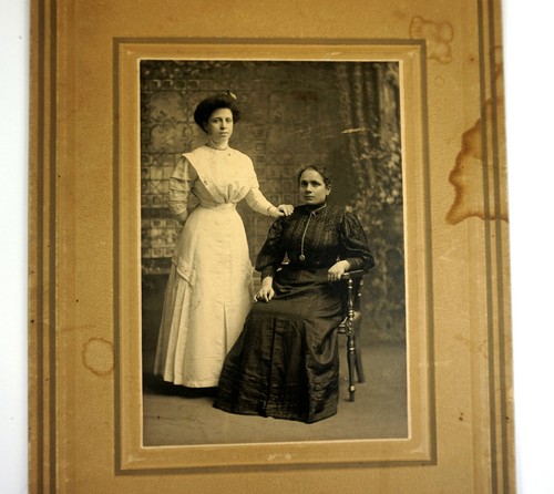 Antique CABINET CARD PHOTOGRAPH TWO VICTORIAN WOMEN Fred Green Boston MA - Picture 2 of 4