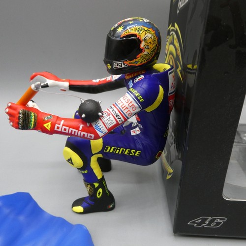 MINICHAMPS 1:12 VALENTINO ROSSI FIGURINE 312970146 APRILIA 125 SUPERMAN 1997 - Picture 4 of 9