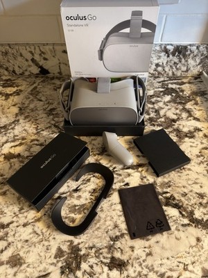 Oculus Go All-In-One VR Headset W/ Controller Box NO CHARGER TESTED WORKS 32Gb