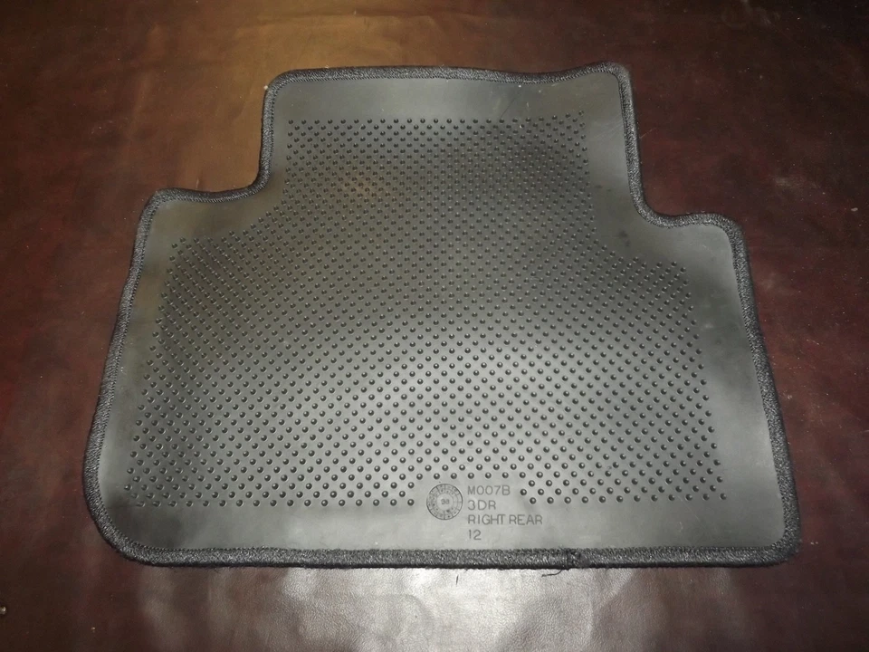 97-01 OEM USDM Acura Integra ST7 DC Type R ITR tapete de assoalho traseiro passageiro R - Imagem 2 de 4