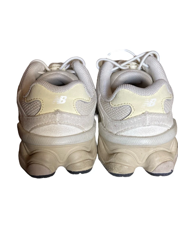 Zapatillas deportivas New Balance 9060 para niños pequeños talla 9,5 blancas Foto 2 de 4