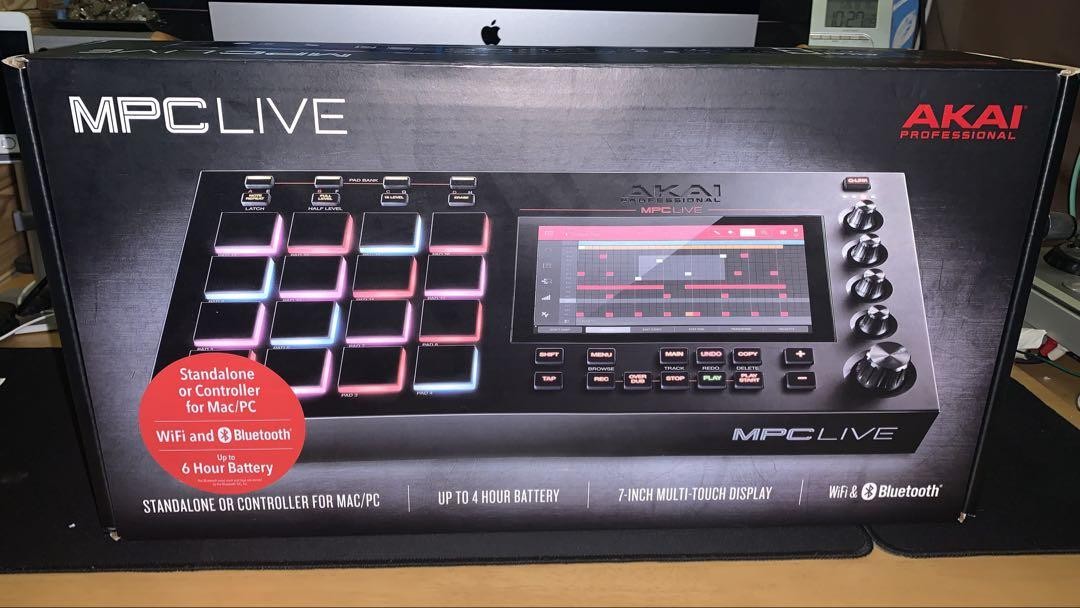 akai professional MPC live/LPK25 サンプラー Akai Professional MPC Live Standalone Sampler and Sequencer