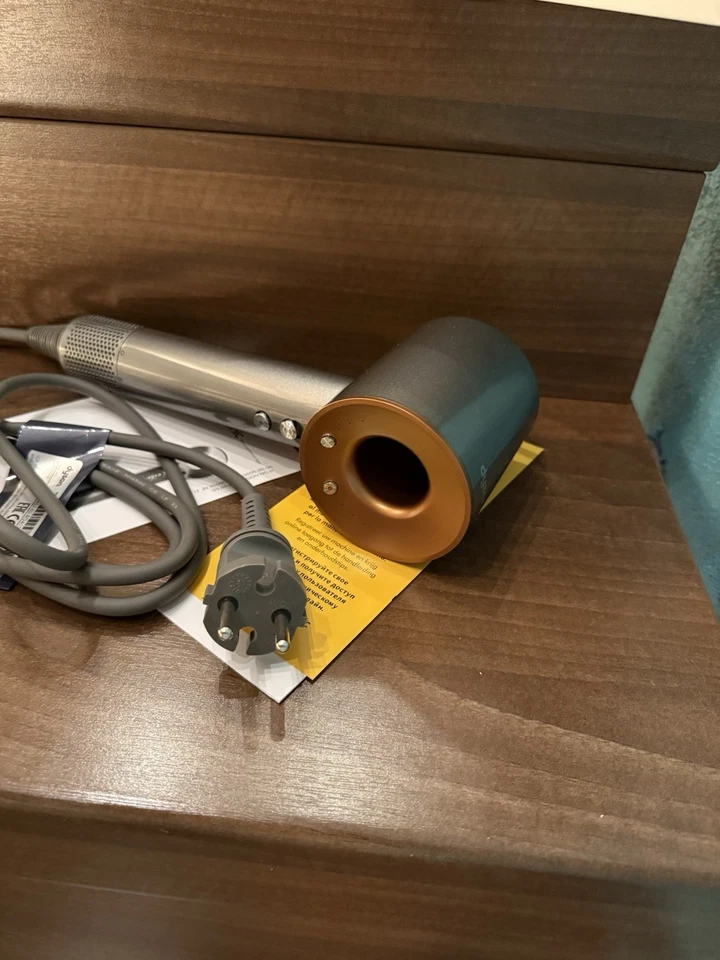 Dyson Supersonic Hair Dryer Nickel/Copper With Storage Box - Image 3 of 3