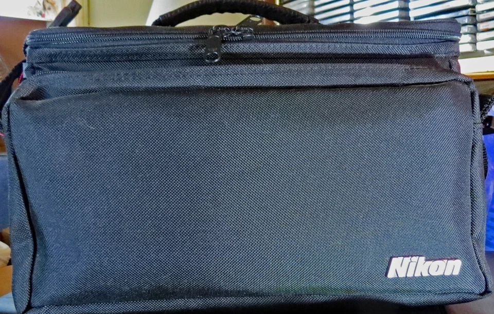 Genuine Nikon Camera Shoulder Bag ***Brand New *** - Image 2 of 4