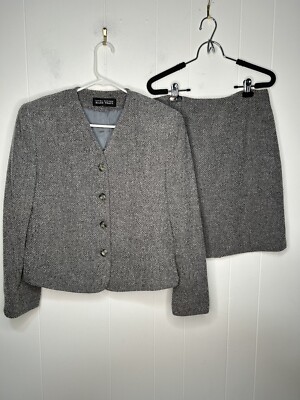 Ellen Tracy Skirt & Blazer Suit Women's Blazer Size 10 Skirt Size 12 Blazer Grey