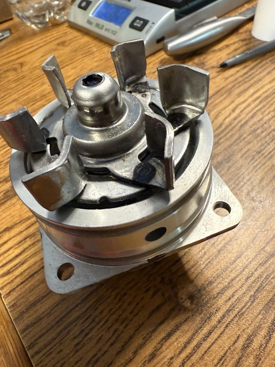みー 21010JA11A Genuine Nissan Pump Assy-water 21010-ja11a for sale