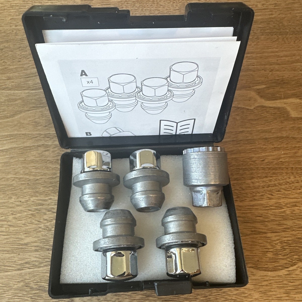4588さま2059 Thatcham Wheel Lock Kit in Chrome One Key and Four Wheel Locks