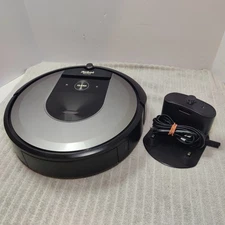 iRobot Roomba I8 Robotic Vacuum With Charging Dock / Works Great
