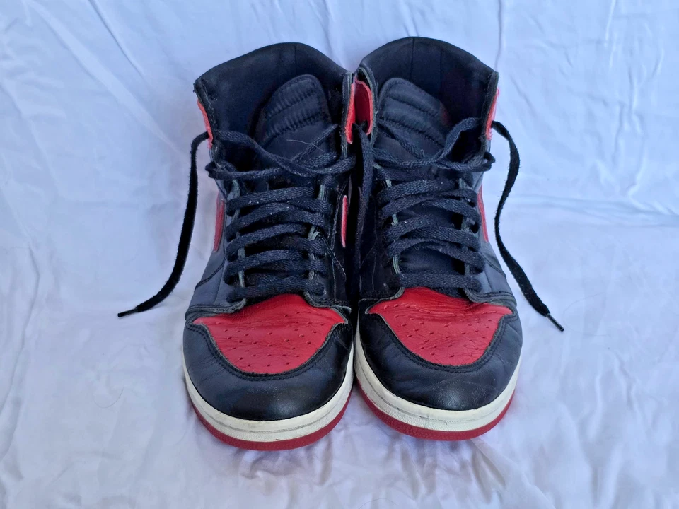 1994 Nike Air Jordan 1 Bred Size 9 Black/Varsity Red-White 130207-061  - Image 2 of 4