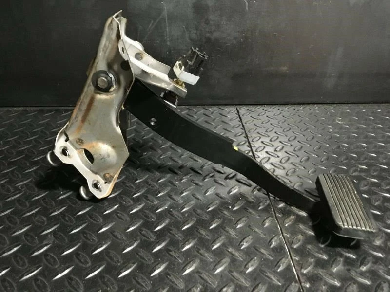 Conjunto de pedal de freno para furgoneta MPV Mazda 2004 Foto 3 de 3