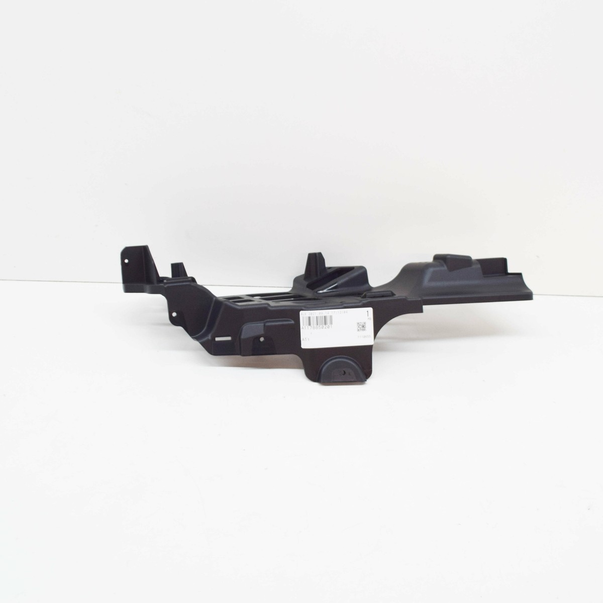 Her lip to スウェット NEW MERCEDES-BENZ CLA COUPE C117 RIGHT EXHAUST TIP BRACKET