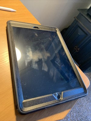 Apple iPad 6th Gen. 32GB, Wi-Fi, 9.7in - Silver with Otterbox