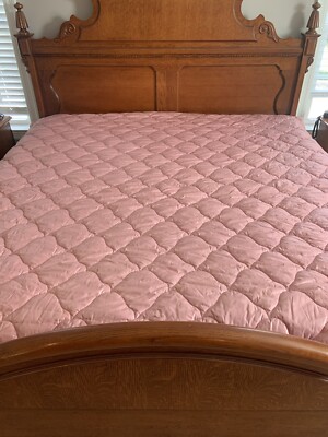 mauve pink bedspread