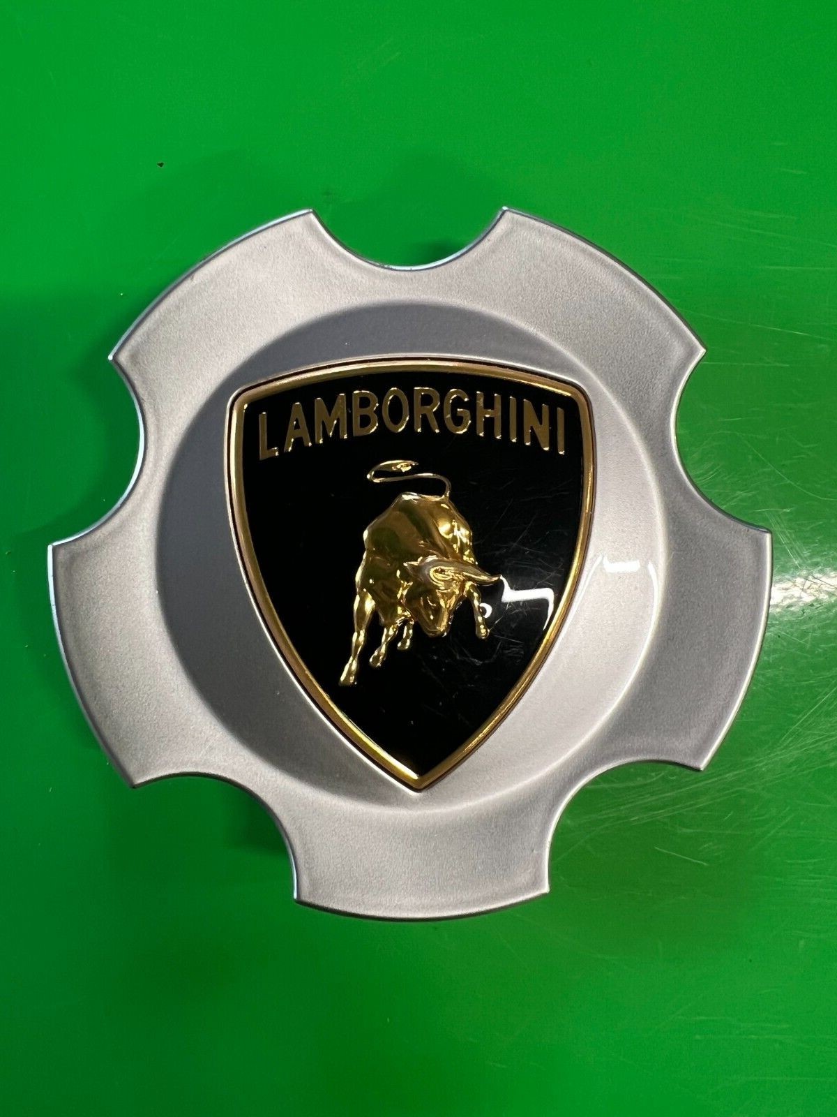 LAMBORGHINI MURCIELAGO LP640 RIM CENTER HUB NEW CAP COVER SILVER OEM 410601147