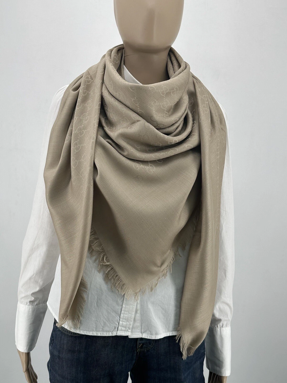Foulard écharpe neuf luxe original GUCCI 135 x 135 cm GG 387563 9700