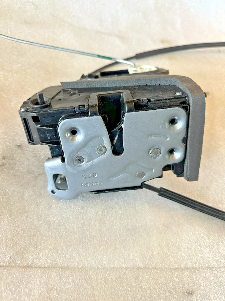 GMC SIERRA 1500 PICKUP PUERTA TRASERA DERECHA CERRADURA PESTILLO MONTAJE 2020 A 2025 Foto 4 de 4