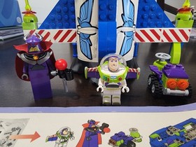 LEGO Disney Pixar Toy Story #7593 Buzz's Star Command Spaceship