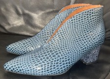 LADIES SIZE 5.5 BLUE SNAKESKIN DESIGN BOOTS NEW NEVER WORN LOVE 2 INCH HEEL