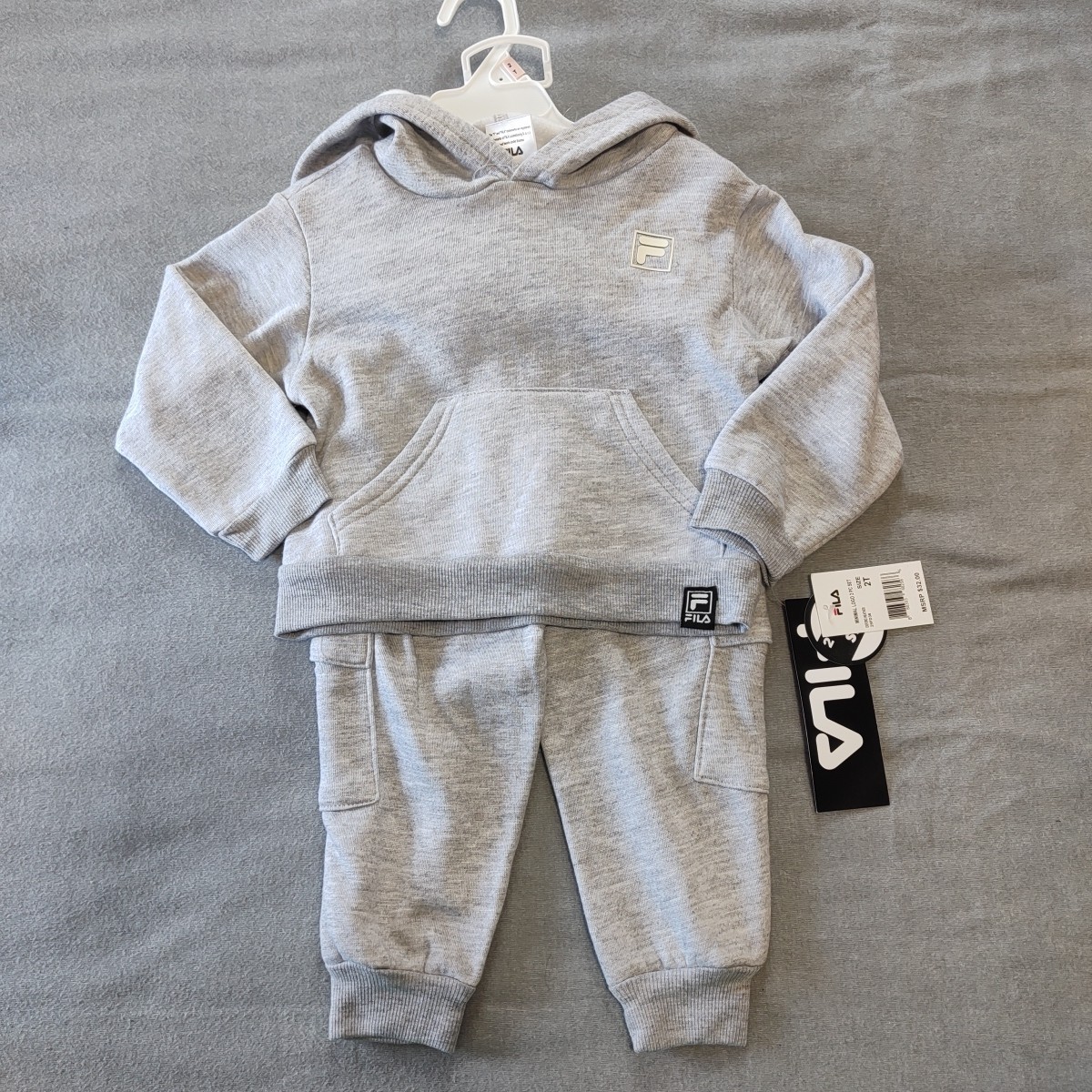 Fila Sport Set 2 Pezzi Felpa con Cappuccio e Pantaloni Taglia 2T Grigio *Spedizione Senza Gancio*