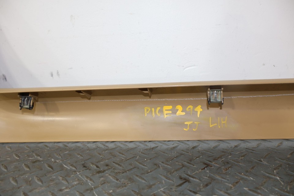 9704 C5 Corvette LH & RH Interior Kick Panels (Light Oak 673) Fastback