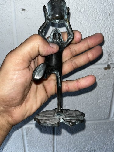 Vintage Metallguss Grünspan Patina Frosch Kerzenständer auf Lilienauflage 5,75" T - Bild 2 von 4