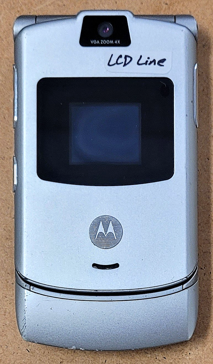Motorola razr シルバー 6.2インチ折りたたみ式　本体のみ Motorola RAZR / Razor V3 - Silver ( Cingular ) GSM Flip Phone