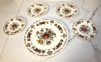 MYOTT Bouquet Desert set One 10 inch plate and Four 6 inch plates