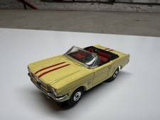 Aurora 1371 Mustang Convertible Yellow Red Stripes