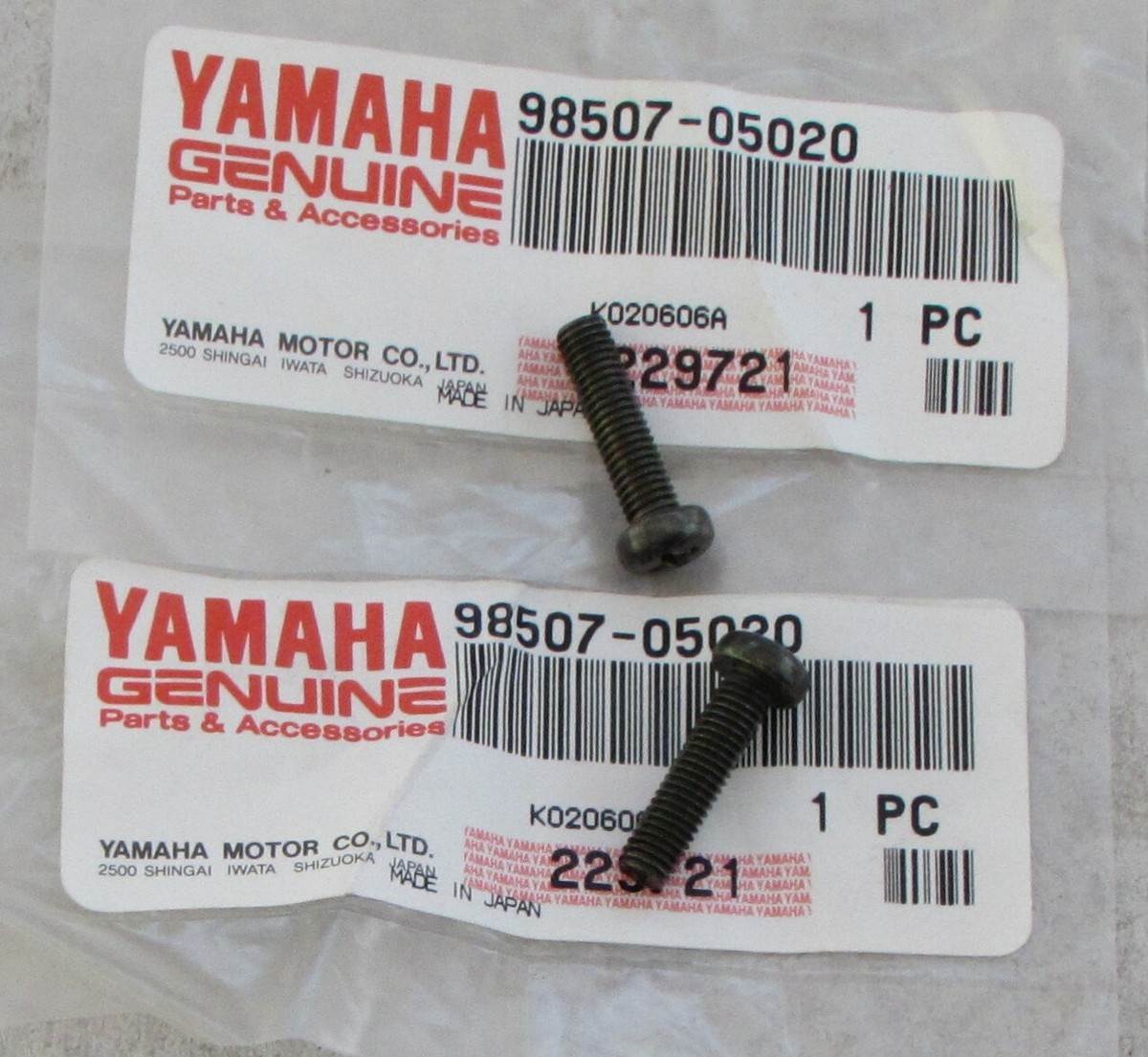 98507-05020 Yamaha Pan Head Screws (set of 2) for SR400 FZ6R YZFR1