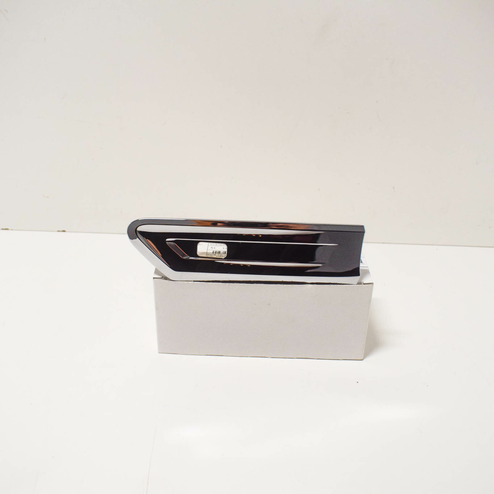 NEW BMW 7 F01 FRONT LEFT TURN INDICATOR TRIM ELEMENT 51137298873