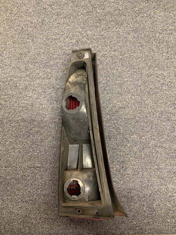 Mercury Sable Wagon 89-91 1990 luz trasera pasajero lado derecho marca Ford Foto 2 de 3