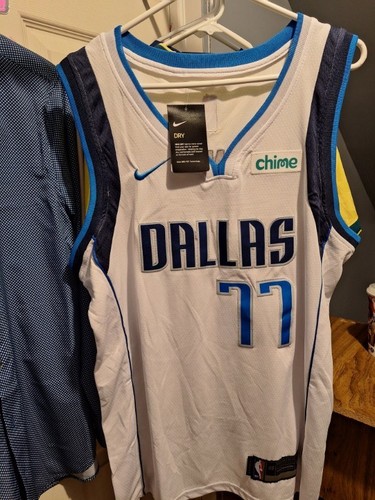 Nike Dallas Mavericks Luka Doncic #77 White/Blue Men’s NBA Jersey Size 44/M