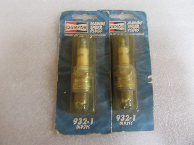 SP26 Champion Marine QL82YC Spark Plug #932-1 Lot of 2 OEM New Factory Boat Part