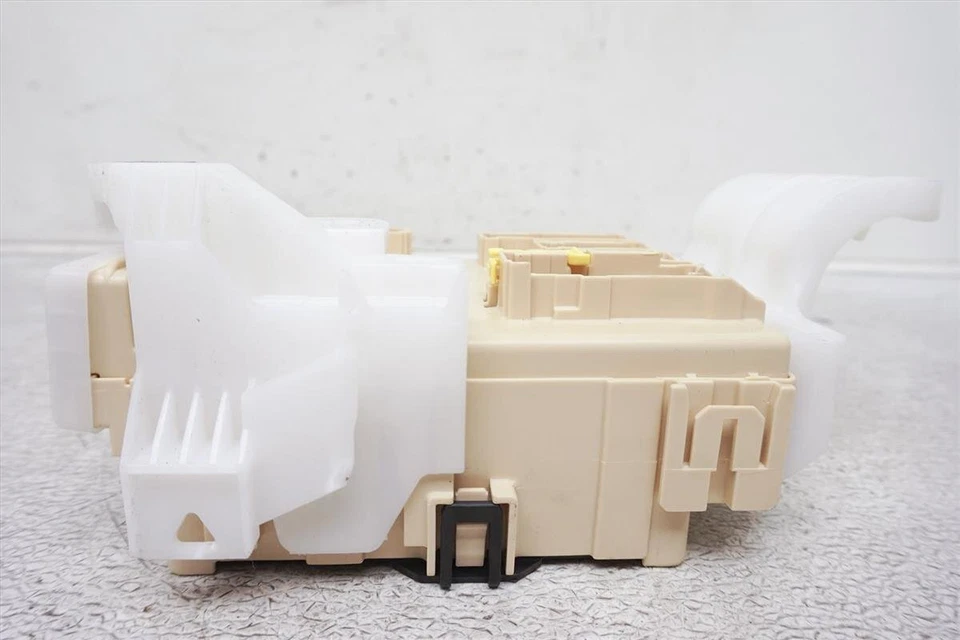 2014 Toyota Corolla Multiplex Network Control Unit 89221-02370 - Image 4 of 4