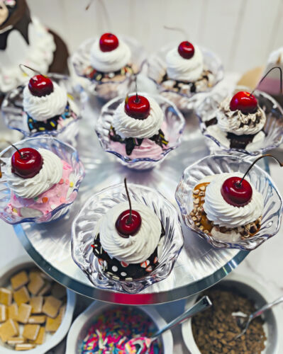Helado falso DECIKES Sundae comida artificial galletas y crema Sundae - Imagen 6 de 7