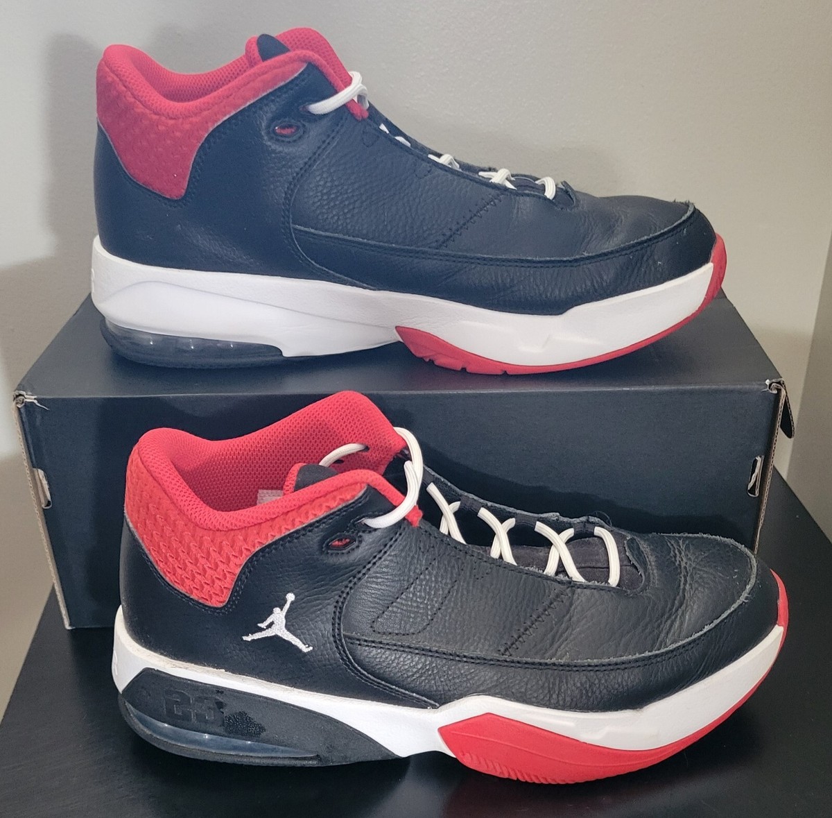 Nike Jordan Max Aura 3 Bred Mens Size 9.5 Black White  display picture 1