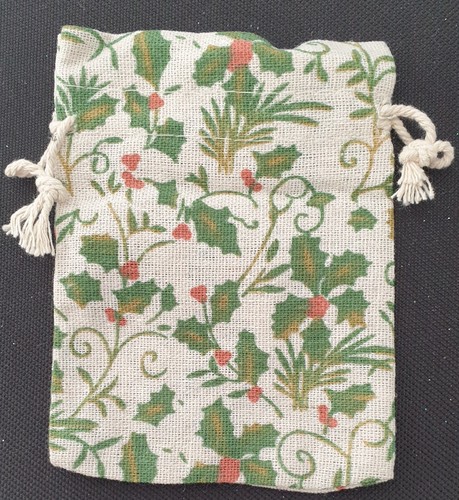 NEW 12 x Green holly print drawstring gift bag wedding favour 16x14cm jewellery - Picture 3 of 4