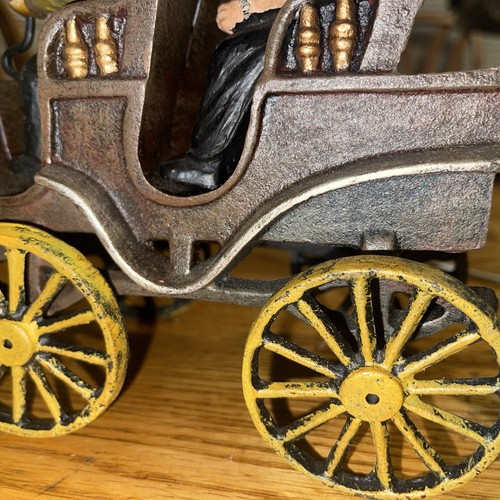 Vintage cast-iron wagon with two figures Male And female Carriage Stage coach - Picture 10 of 23