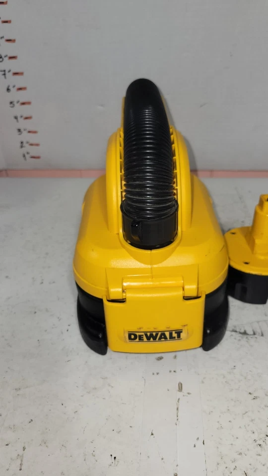 DEWALT DC515 18V Heavy Duty 1/2 Gallon Cordless Wet Dry Vacuum w/ Battery - Image 4 of 4
