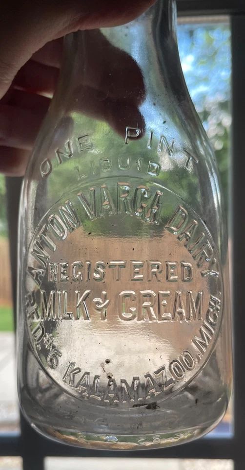MI Kalamazoo Mich Michigan Anton Varga Dairy Pint Dairy Milk Bottle - Image 2 of 4