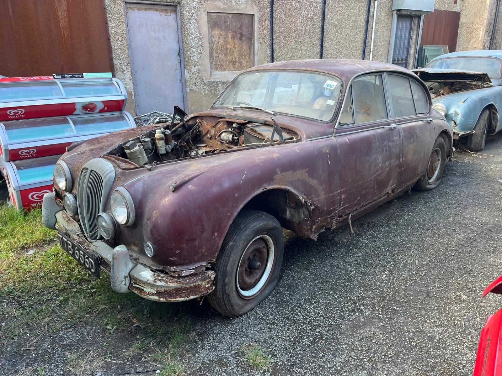 DAIMLER 250 V8 Saloon Auto spares or repairs - Picture 2 of 12