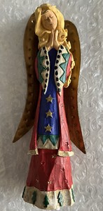 Russ Berrie & Co . Praying Angel 5.75 “ Figurine 10182 The Christmas Sampler Box