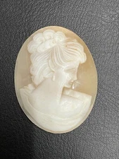Victorian Loose Hand Carved Detailed Curly Hair Woman Shell Cameo. CL13