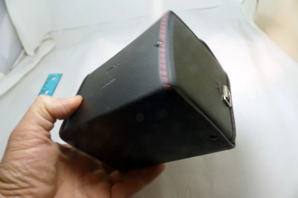 Sigma Lens hard Case w/ strap for 50mm f1.4 EX - Image 3 of 4