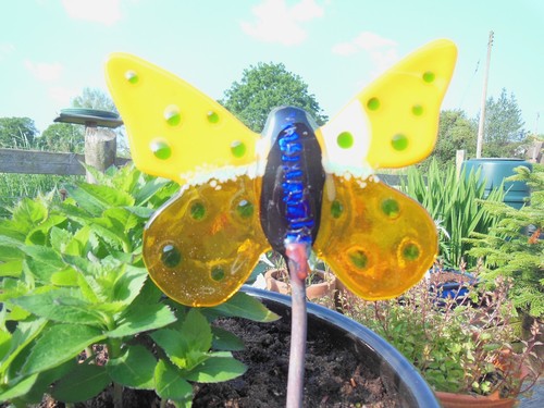 Butterflies in fused glass on a copper rod for the garden, pots and pond MTO - Picture 9 of 15