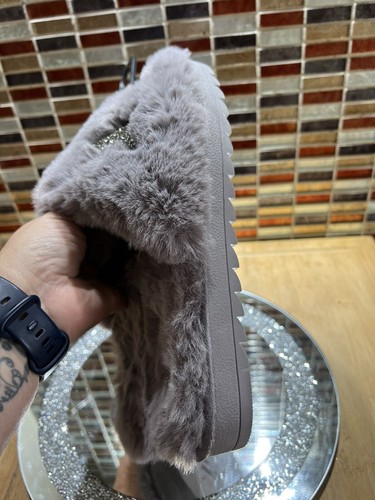GORGEOUS GREY FAUX FUR STAR BLING INDOOR / OUTDOOR SLIDER / SLIPPERS SZ LARGE - Picture 6 of 9