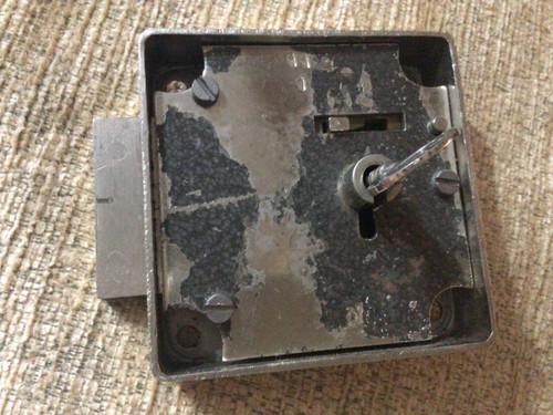 Cerradura de seguridad recuperada más 1 cerradura de llave de trabajo tamaño 82mm x82mm - Imagen 4 de 8