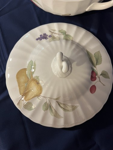 Mikasa Belle aterre #CAJOS 2.5 Round Covered Casserole - Picture 2 of 5