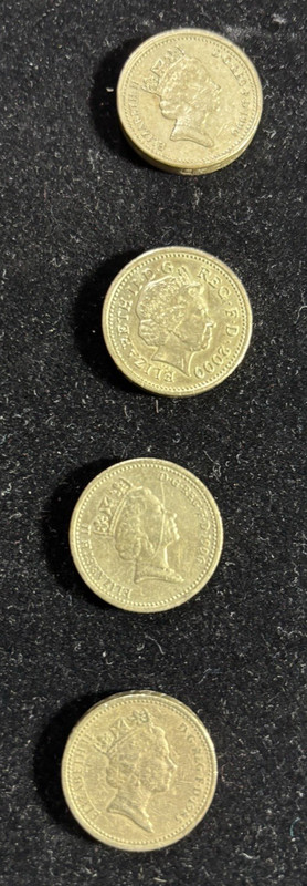 British One Pound Coin Lot Featuring  Queen Elizabeth II Lot Of 4